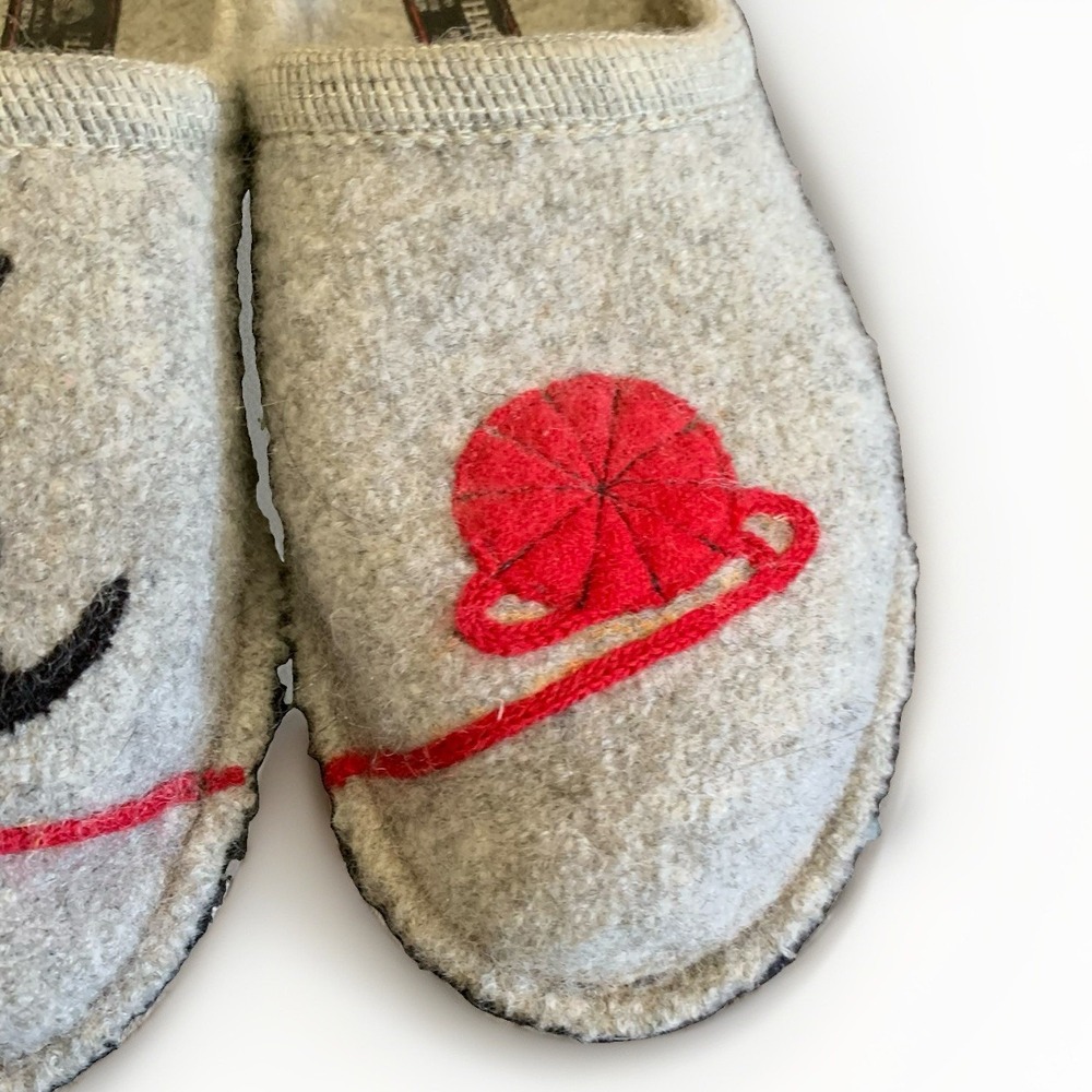 Haflinger Cat Slippers - Picture 3 of 5